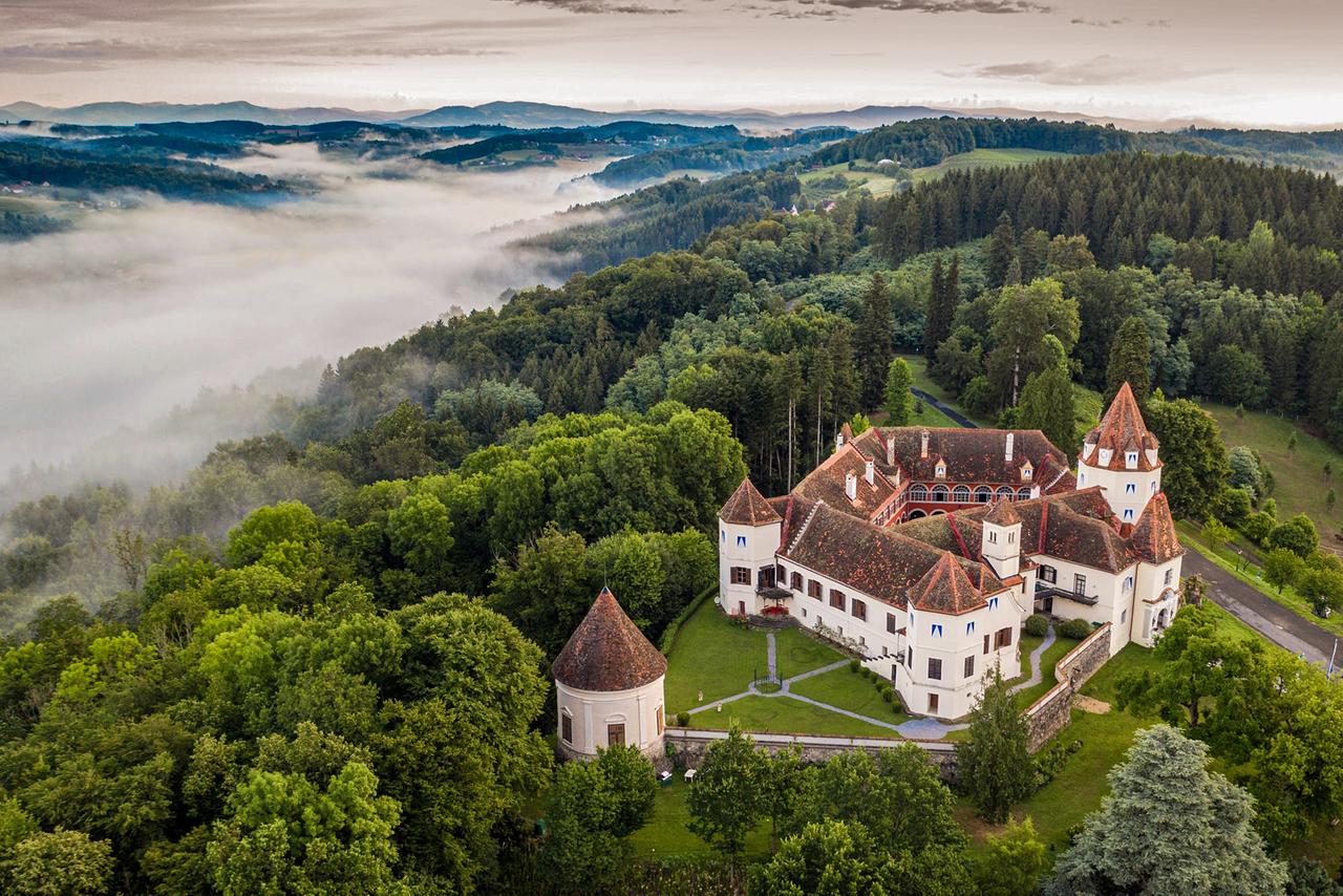 Burgen Und Schlosser In Osterreich Vom Vulkanland Ins Schilcherland 3sat Mediathek